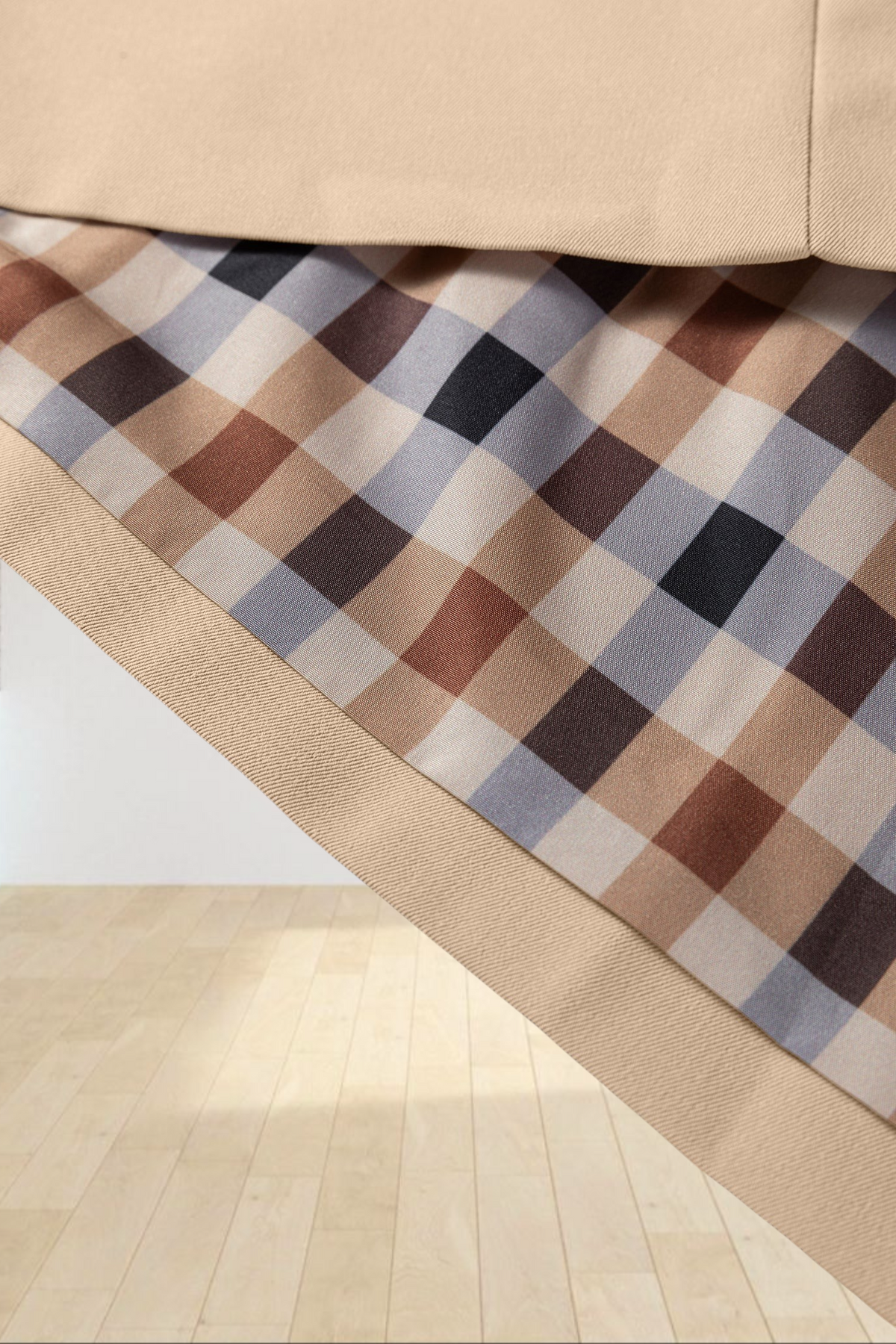 Baya Wear parchment beige casual jacket featuring a detailed view of the interior plaid lining and smooth fabric